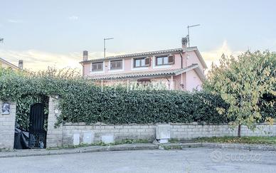 VILLA BIFAMILIARE A VITORCHIANO