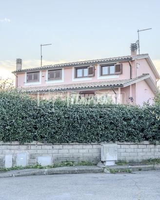 VILLA BIFAMILIARE A VITORCHIANO