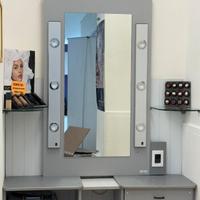 Postazione Trucco Professionale con Specchio