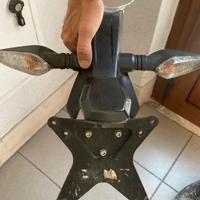 Parafango, portatarga e set frecce ducati