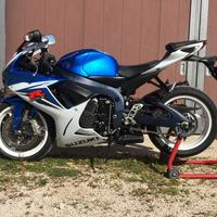 Suzuki gsx -r 600