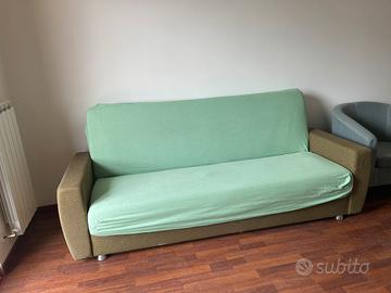 Divano usato , apribile come letto