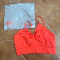 Top modellante rosso