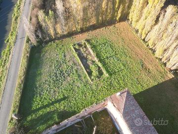 TecnoAzienda: Rustico da ristrutturare con