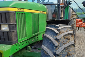 John Deere 6610