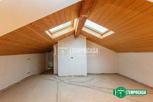 MANSARDA DA ULTIMARE IN PIENO CENTRO AD OLEGGIO