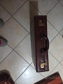 Valigetta da lavoro e da viaggio in cuoio, con  . 