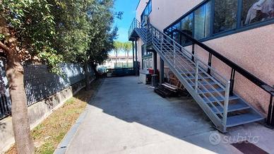 Immobile di 800 m² con 4 locali a Spoleto