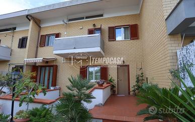LOSETO - VILLA A SCHIERA CON GIARDINO