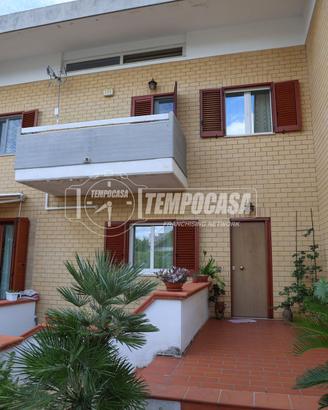LOSETO - VILLA A SCHIERA CON GIARDINO