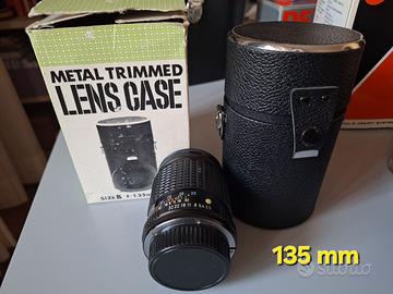 Obiettivo vintage SMC PENTAX-M 135mm f/3.5 con cus