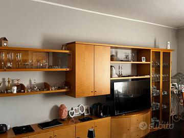 Sala Cucina  Tavolo cristallo con sedie  Cameretta