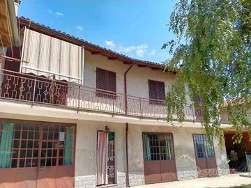 Corsione paese: casa con giardino