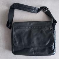 Borsa da lavoro Eastpak in pelle nera