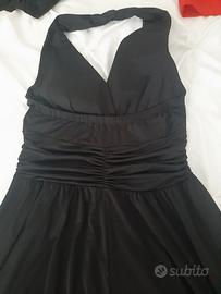 vestito svasato con schiena nuda molto bello