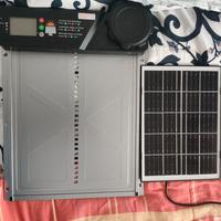 Apertura pollaio con pannello solare