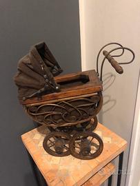 Carrozzina antica