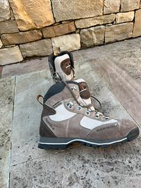 Scarpone trekking