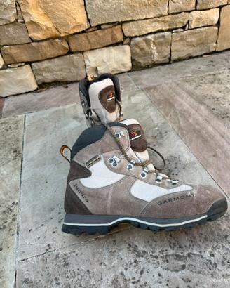 Scarpone trekking