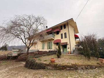 Villa di 363 m² con 4 locali e box auto doppio a B