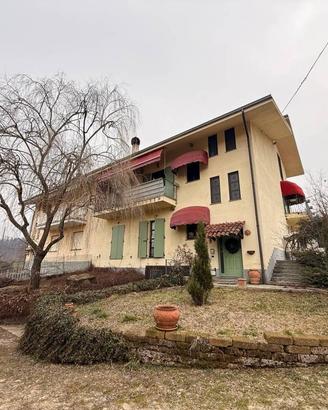 Villa di 363 m² con 4 locali e box auto doppio a B