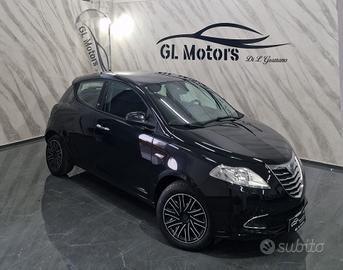 Lancia Ypsilon 1.2 69 CV 5 porte S&S Black&Red