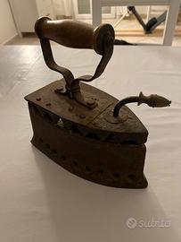 Ferro da stiro antico