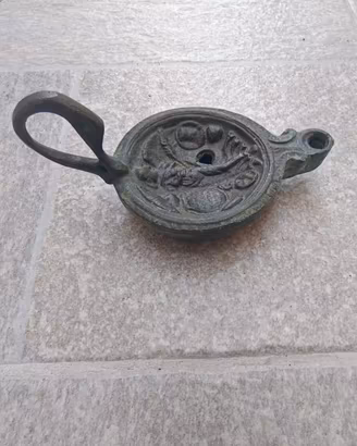 replica di lucerna romana in bronzo
