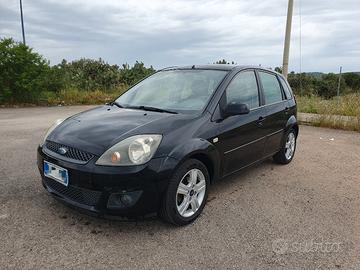 Ford Fiesta 2008  /  2800 €
