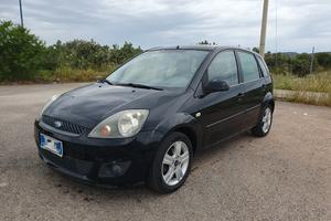 Ford Fiesta 2008  /  2800 €