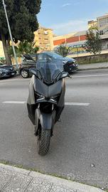 Yamaha x max 300 con 3990km garanzia 2030