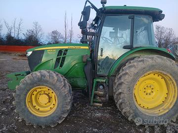Trattore agricolo John Deere 6105MC