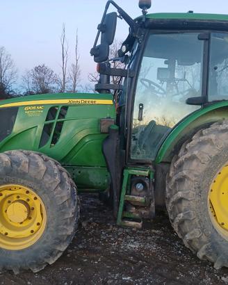 Trattore agricolo John Deere 6105MC