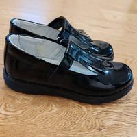 Scarpe eleganti di vernice bambina 