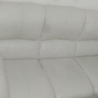 Divano tre posto in pelle bianca usato perfetto