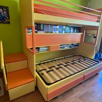 Letto a castello con contenitori