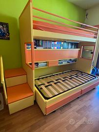 Letto a castello con contenitori