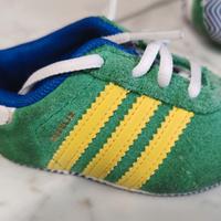 Scarpe per bambini numero 17 Adidas originali.