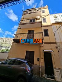 Zona Arenella - Bivani in palazzina.