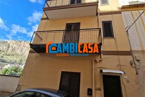 Zona Arenella - Bivani in palazzina.