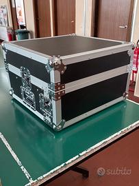 Flightcase 19” 2U+8 mixer e amplificatore
