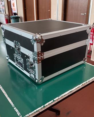 Flightcase 19” 2U+8 mixer e amplificatore