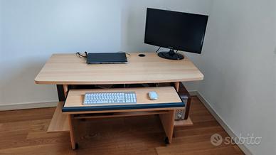 Scrivania 131x64 h 73,5 con rotelle