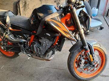 Super duke 890r