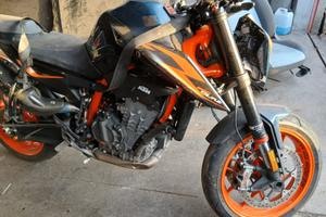 Super duke 890r