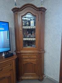 Mobile in legno massello stile classico 