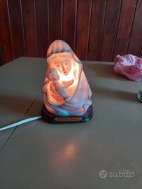 Statuetta madonna che si illumina
