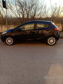 Auto mazda 2 benzina GPL ann0 2010