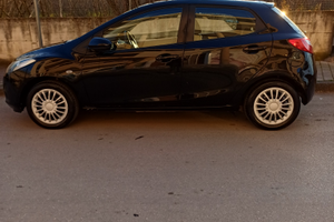 Auto mazda 2 benzina GPL ann0 2010