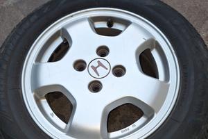 Cerchi in lega 14" con pneumatici estivi 185/60R14